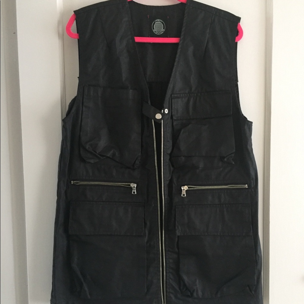 Urban Outfitters Black Utility Vest Size M NWOT